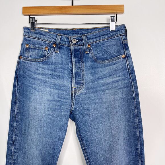 Levis Womens 26 x 30 501 Straight Leg Jeans Button Front Medium Wash Cotton - Picture 3 of 13